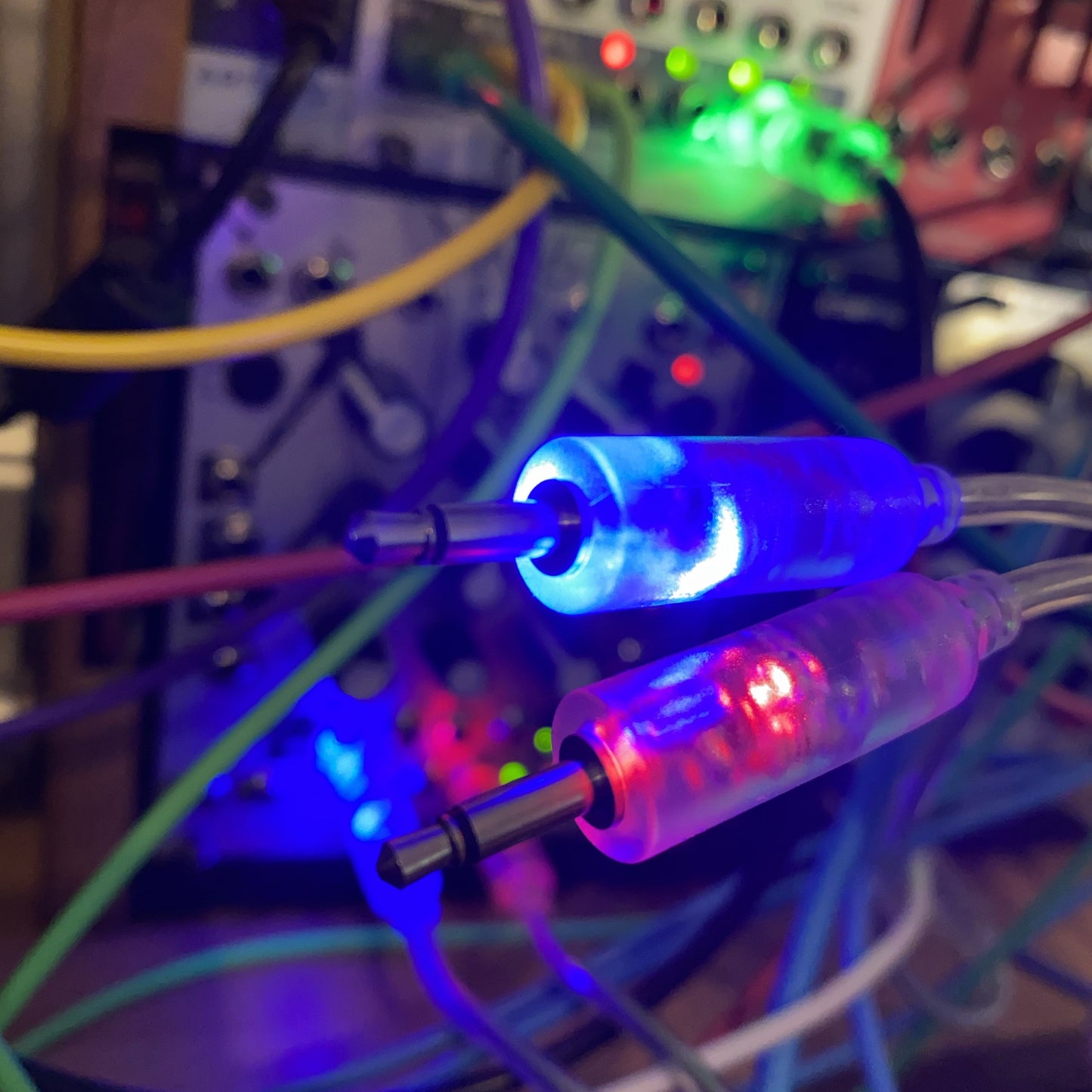 Patchcables with built in Bi-color LED for Eurorack